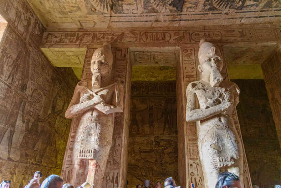 Egipto 139 - Abu Simbel - Gran Templo de Ramsés II.jpg